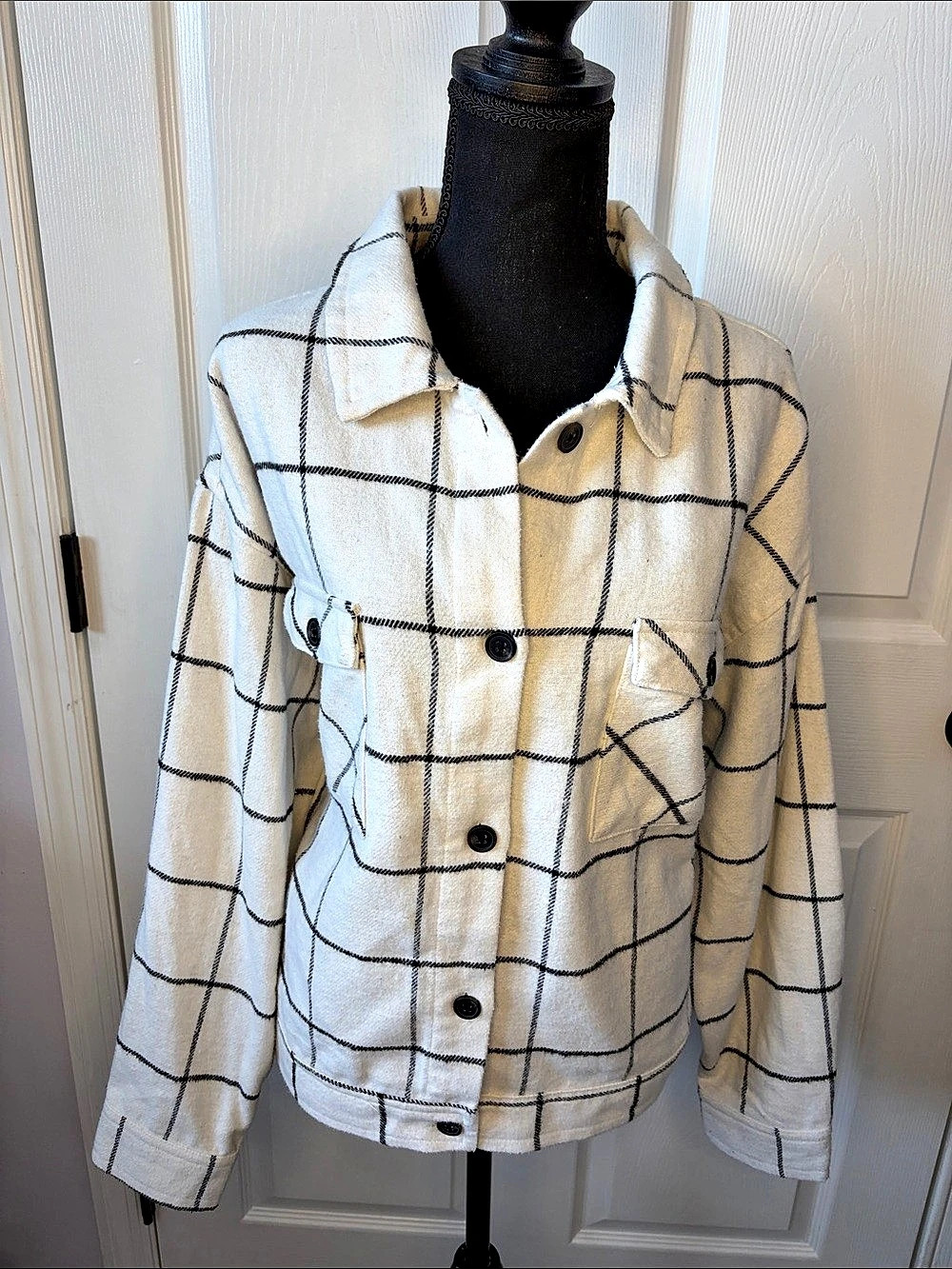berkley jensen Checkered Flannel Bomber Jacket in White & Black XXL